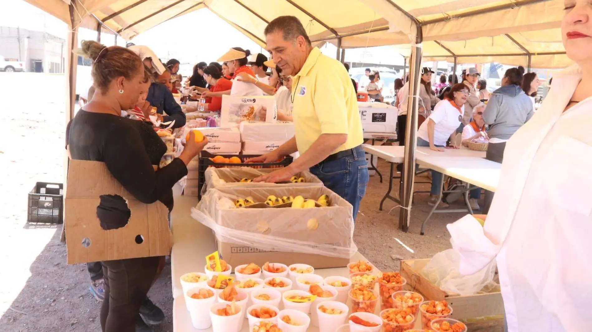 chihuahuenses comida a migrantes 